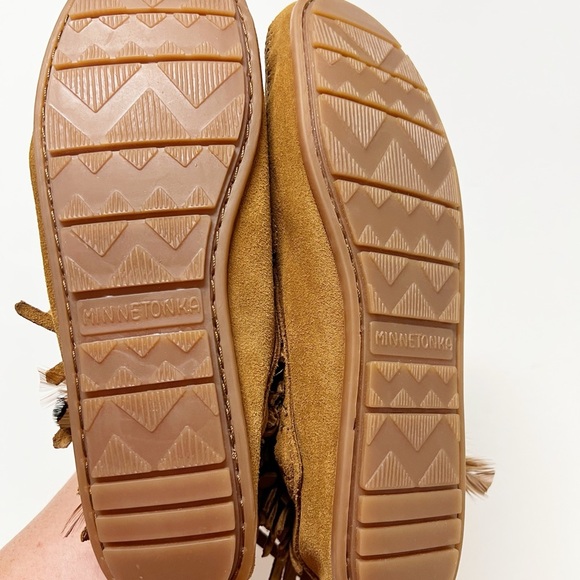 Minnetonka Womens Brown Suede Leather Feather Concho Beaded Low Boot Size 10 - Picture 5 of 10